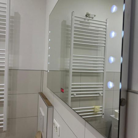 Luxurioese Wohnung Mit Eigenem Garten Augsburg Exterior foto
