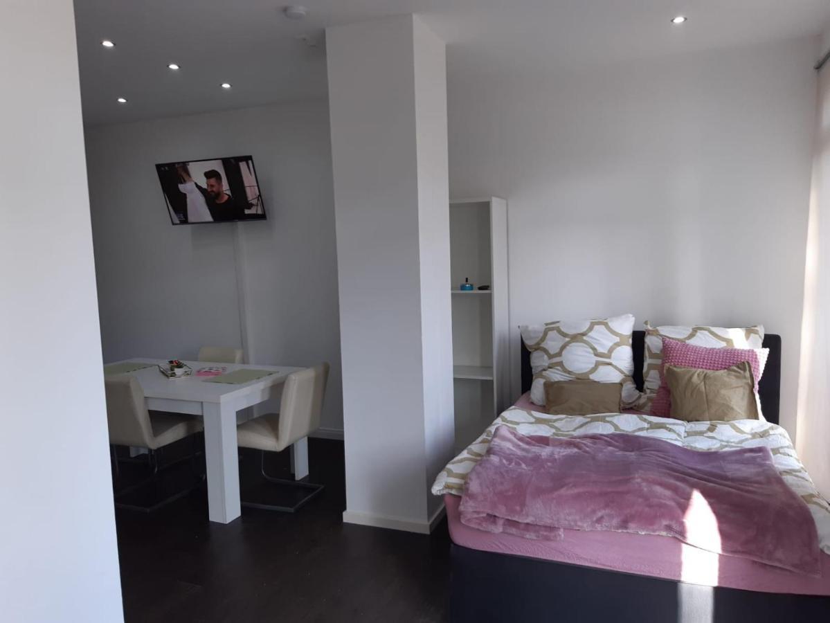 Luxurioese Wohnung Mit Eigenem Garten Augsburg Exterior foto