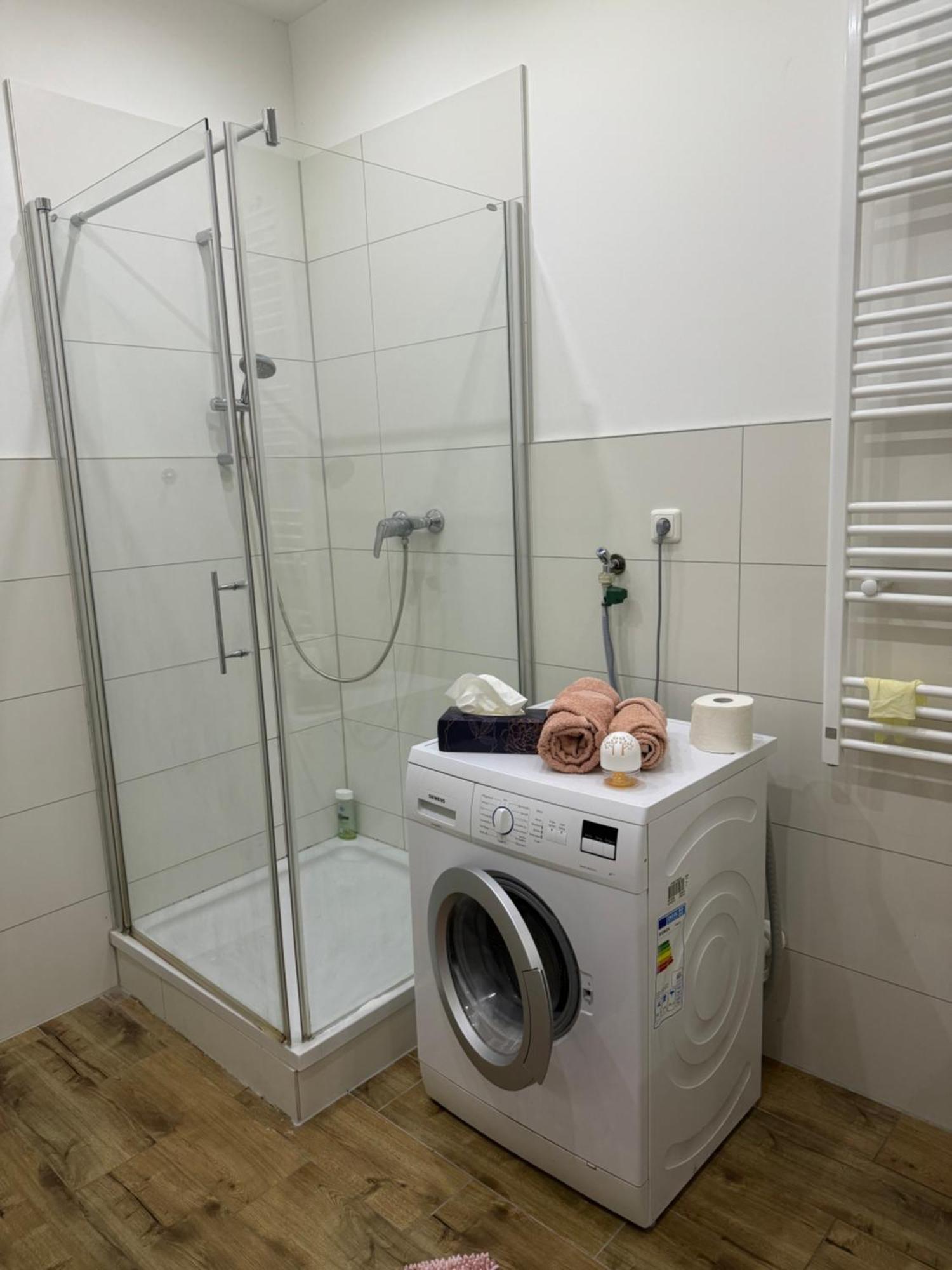 Luxurioese Wohnung Mit Eigenem Garten Augsburg Exterior foto